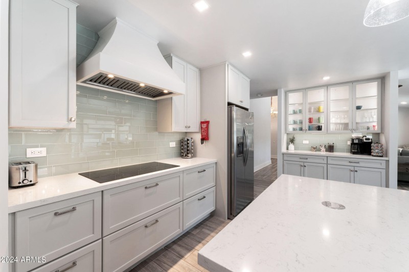 009__4525 E Paradise Ln