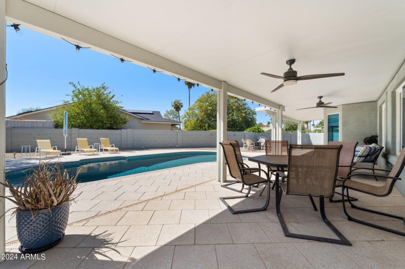 013__4525 E Paradise Ln