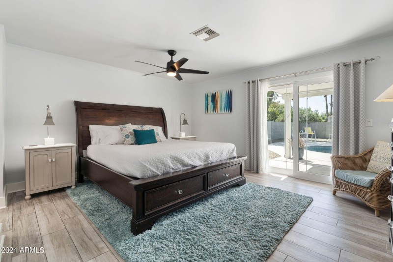 018__4525 E Paradise Ln