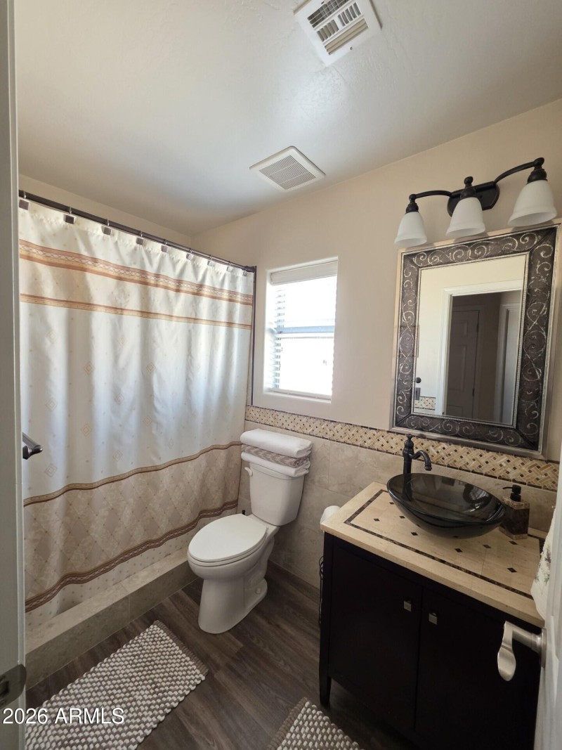 thumbnail_Bathroom 2-1