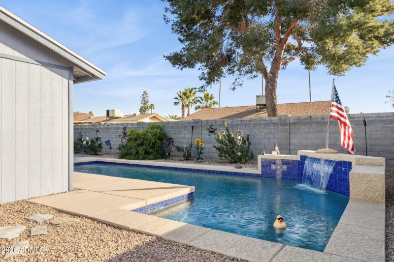 21-web-or-mls-3915-e-windrose-dr