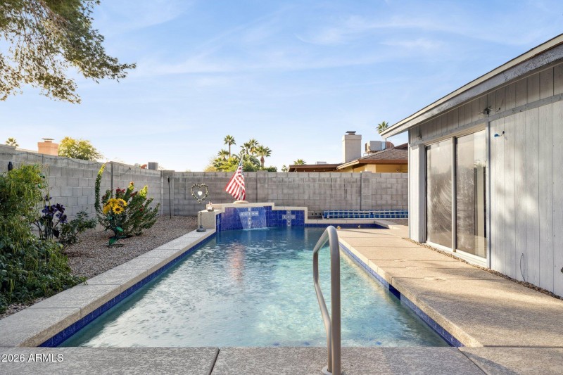 22-web-or-mls-3915-e-windrose-dr