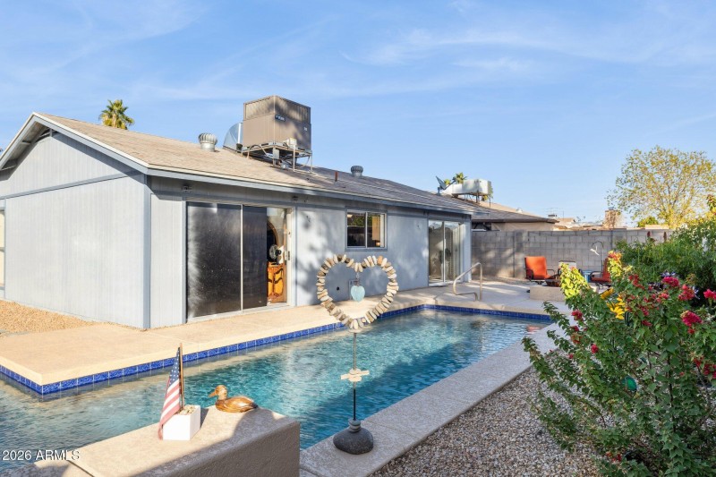 25-web-or-mls-3915-e-windrose-dr