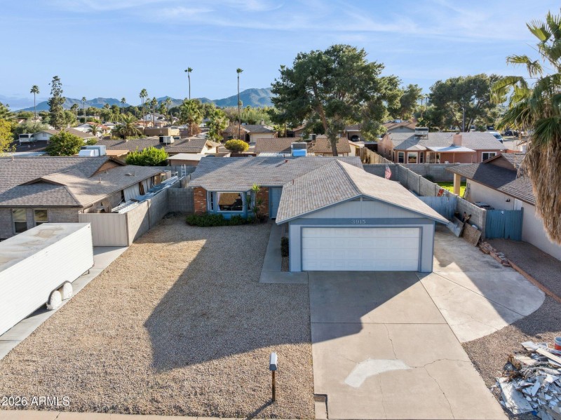 28-web-or-mls-3915-e-windrose-dr