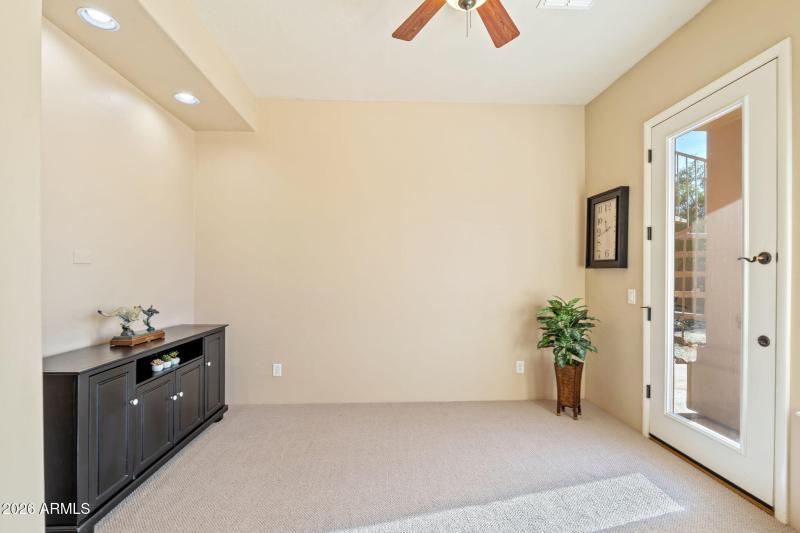 Flexroom can be converted to 4th bedroom