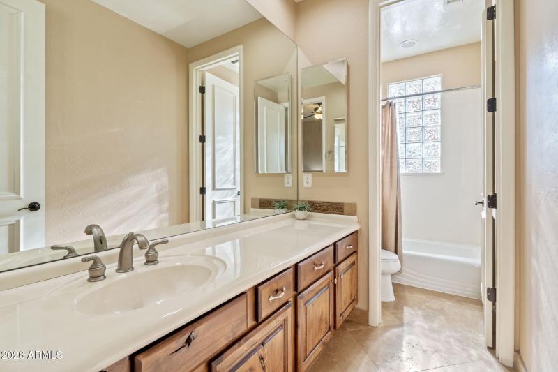 Full ensuite bathroom