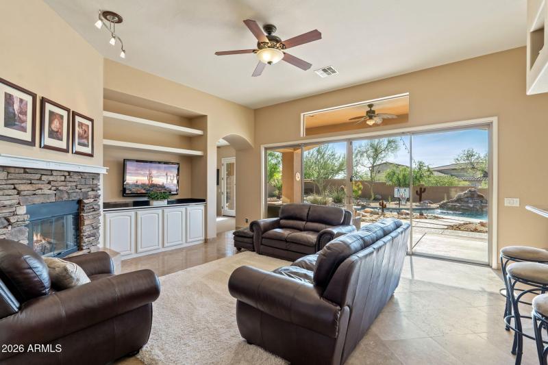 Great room overlooks backyard