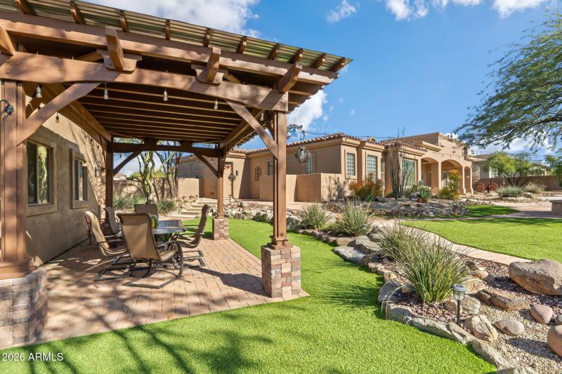 Picnic area w/pergola