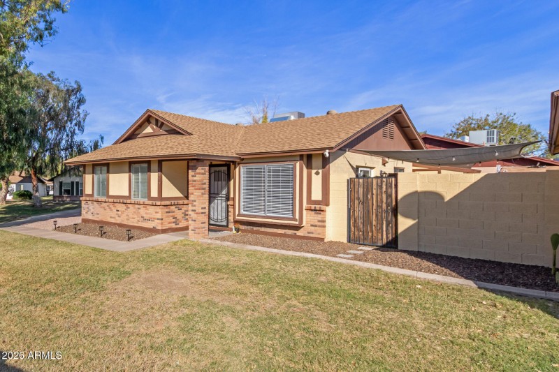 Convenient Gate to your Patio