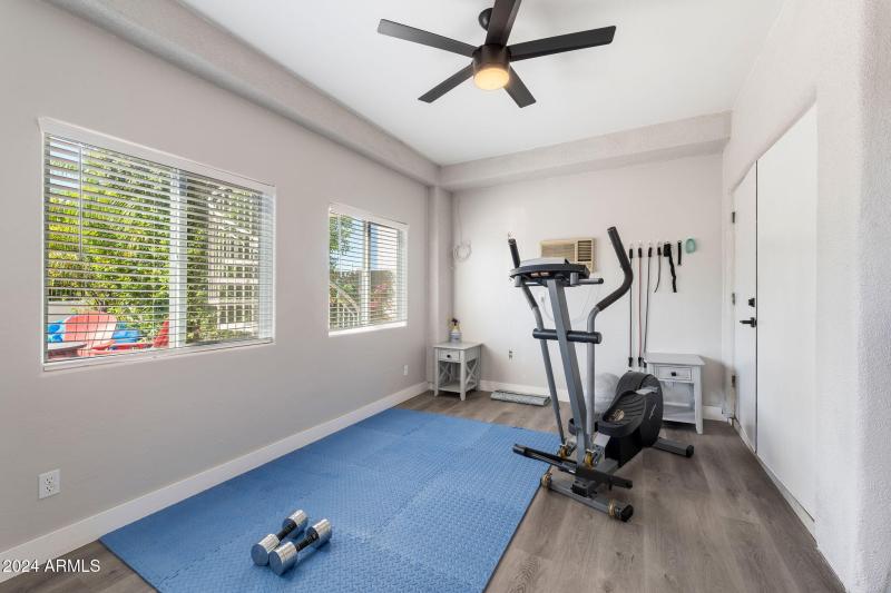 032__1920 E Aurelius Ave