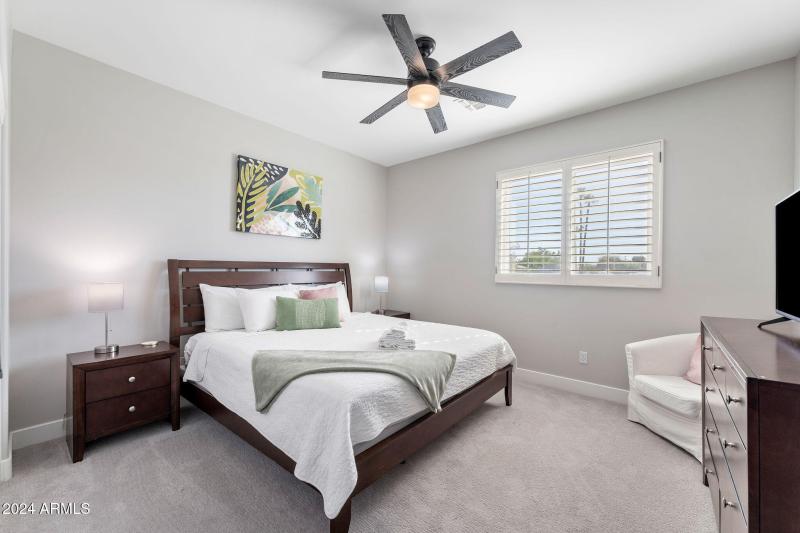 027__1920 E Aurelius Ave