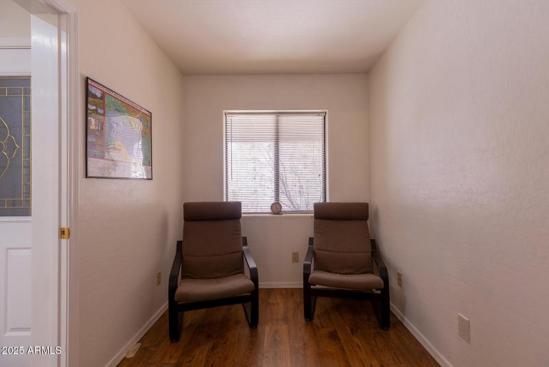 Foyer Sitting Area/Potential Bedroom