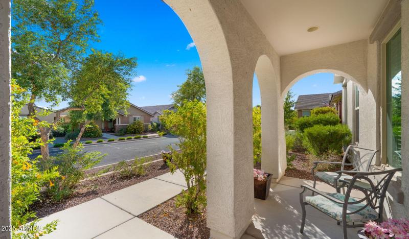 7-web-or-mls-Front yard2