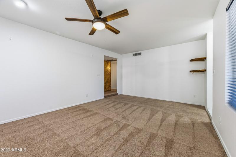 2115 E Greenway Dr-16