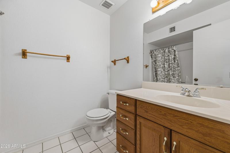 2115 E Greenway Dr-25