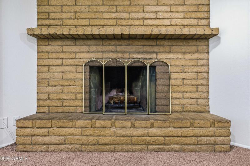 2115 E Greenway Dr-27