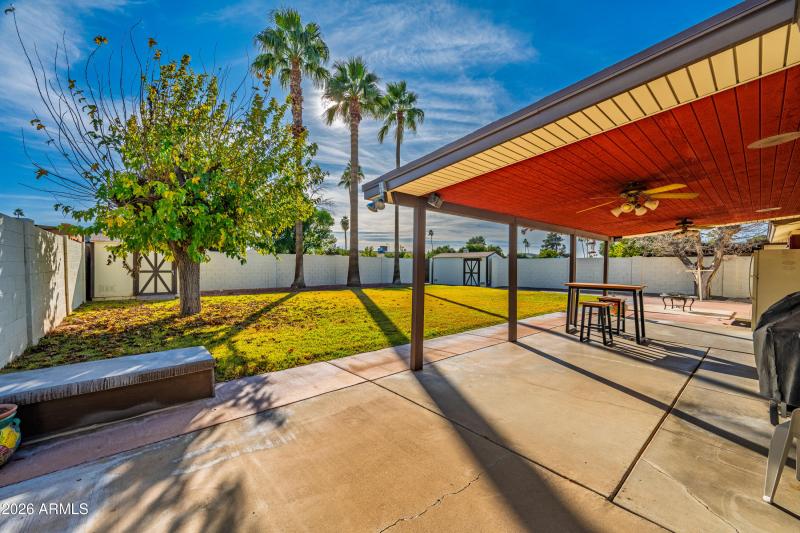 2115 E Greenway Dr-30