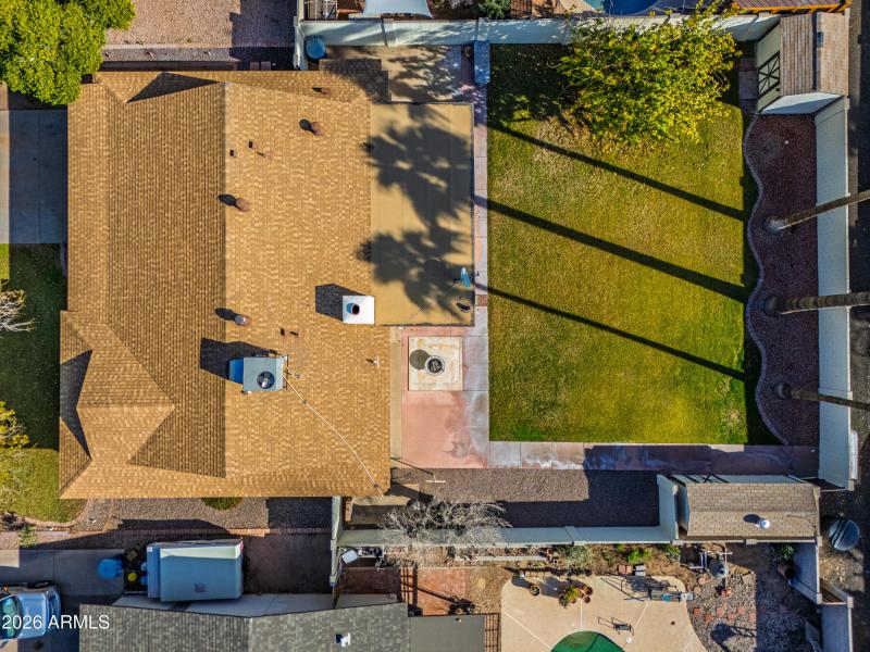 2115 E Greenway Dr-38