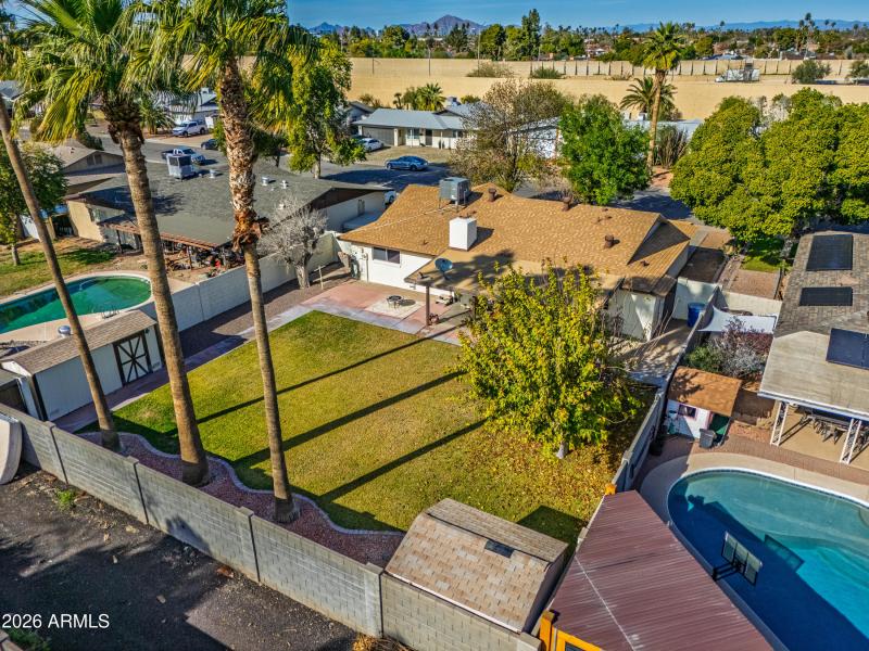 2115 E Greenway Dr-41