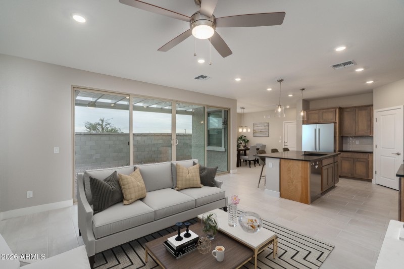 6VS) GREAT ROOM TO KITCHEN