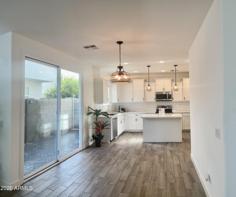 Dining, Kitchen, Backyard