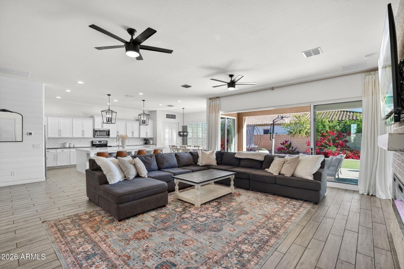 6-web-or-mls-37-S 223rd St