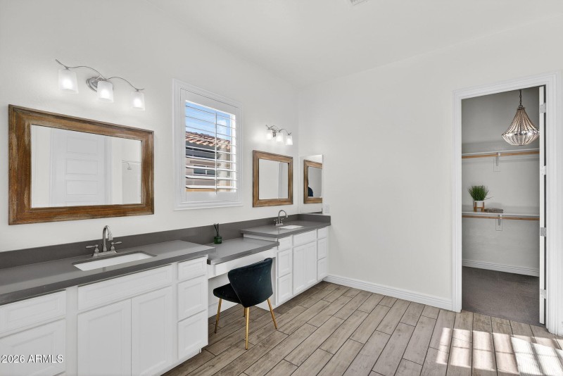 28-web-or-mls-21-S 223rd St