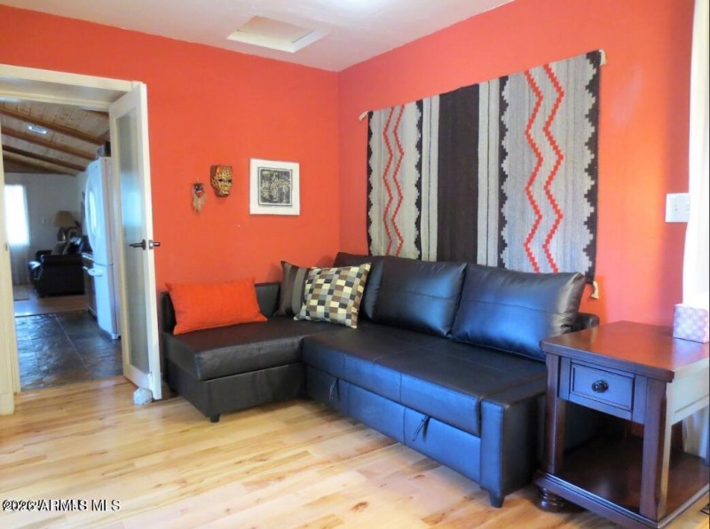 20251120201316212245000000-o