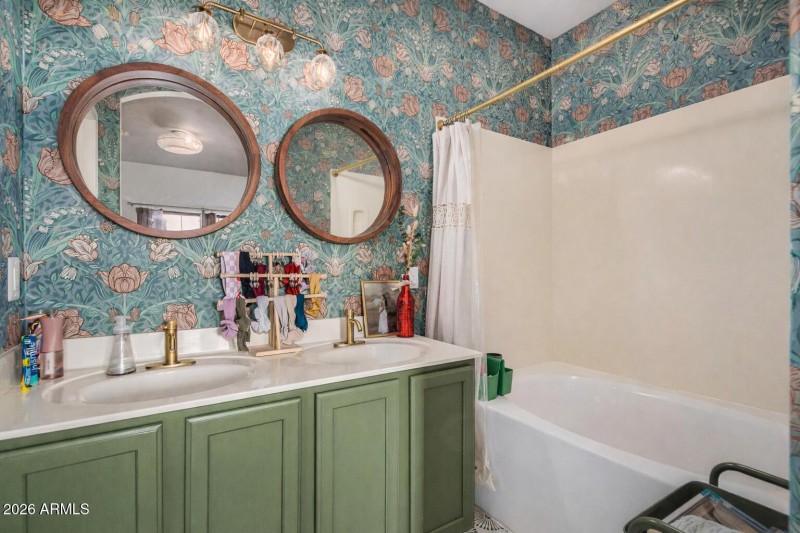 095C92FB-57C1-4266-8710-B6338950F323