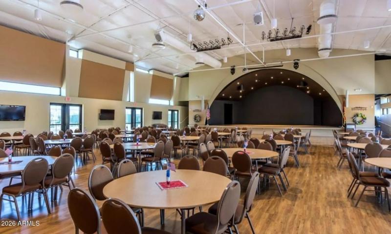 mountainbrook_village-dining_area