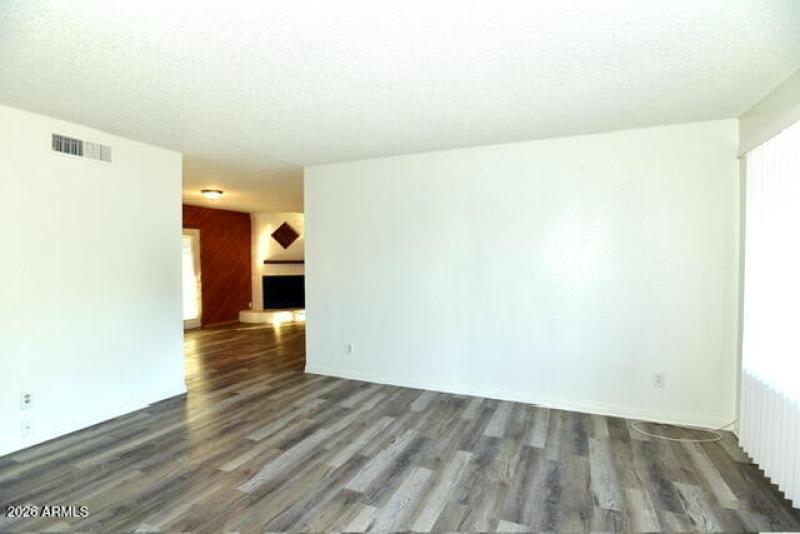 1943 E South Mountain Ave 14