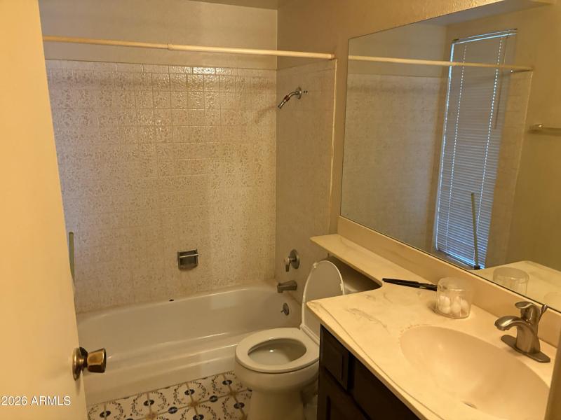 Primary en-suite bathroom_1007 E. Villag