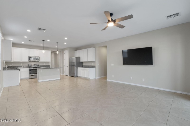 18-web-or-mls-1642 W Hopi Dr-18