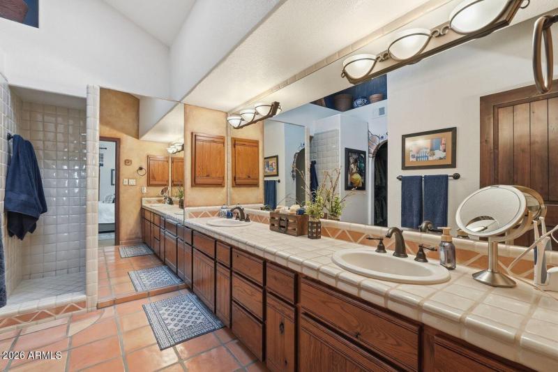 Primary Bath w/shower