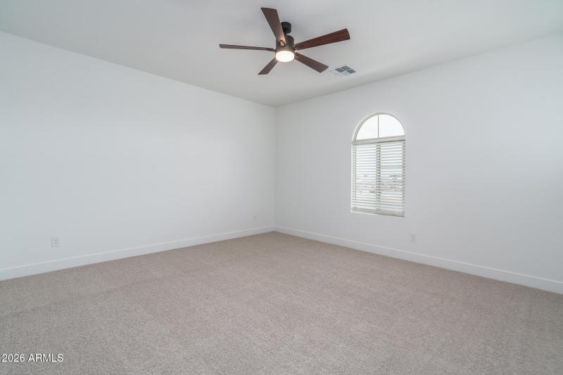 11) PRIMARY BEDROOM UP