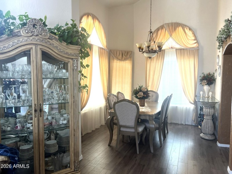 thumbnail_DiningRoom-1