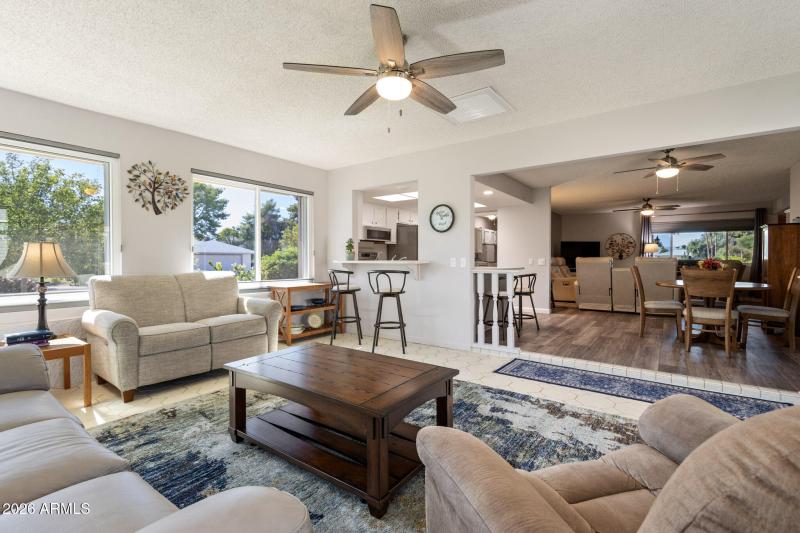 Light and bright AZ Room