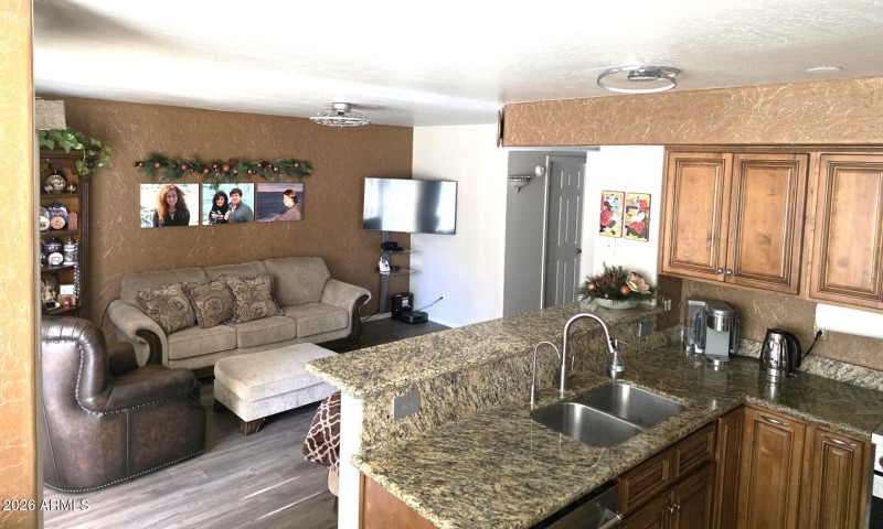 thumbnail_FamilyRoom-3