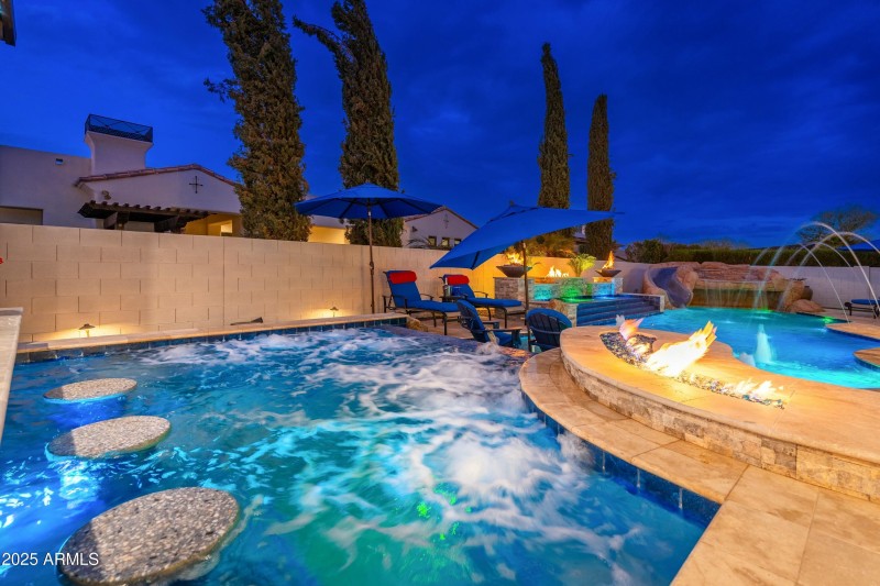 20 Man Spa & Swim up Bar!