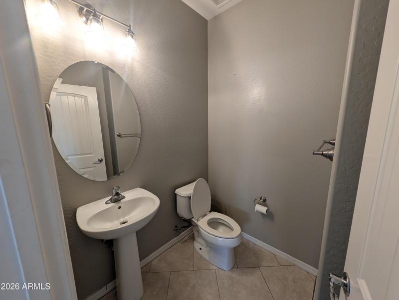 PXL_20260113_213704979