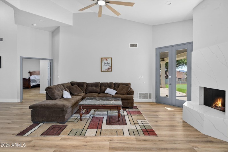 19-web-or-mls-74-E Telegraph Dr