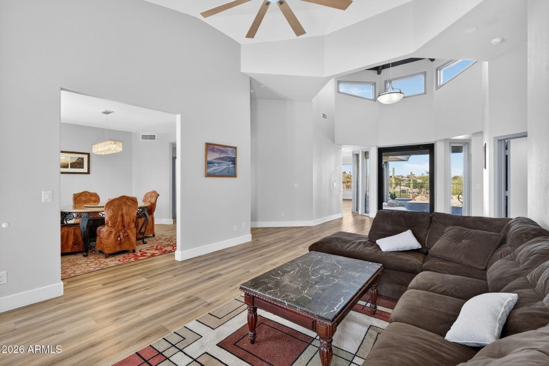 22-web-or-mls-77-E Telegraph Dr