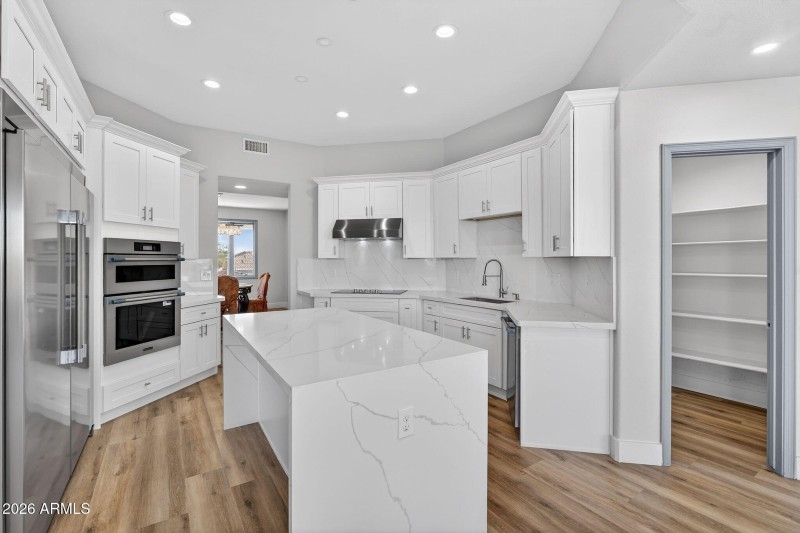 32-web-or-mls-04-E Telegraph Dr