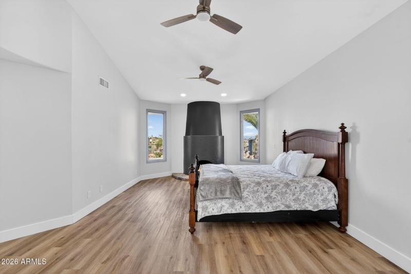 47-web-or-mls-22-E Telegraph Dr