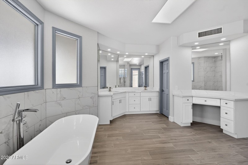 49-web-or-mls-25-E Telegraph Dr