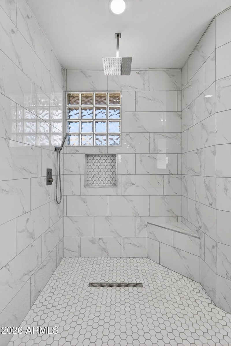 54-web-or-mls-30-E Telegraph Dr