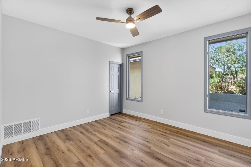 60-web-or-mls-40-E Telegraph Dr