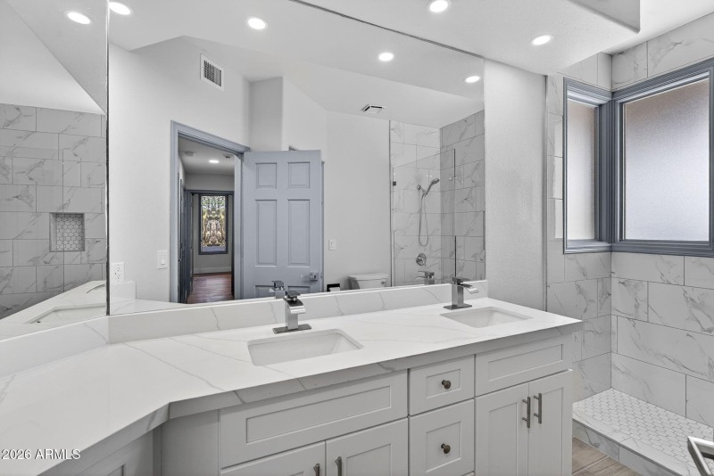 62-web-or-mls-37-E Telegraph Dr