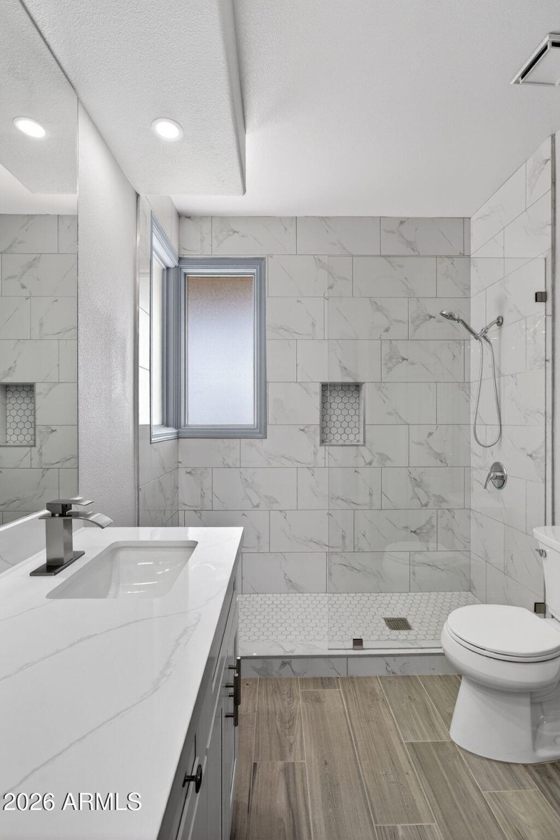 63-web-or-mls-38-E Telegraph Dr