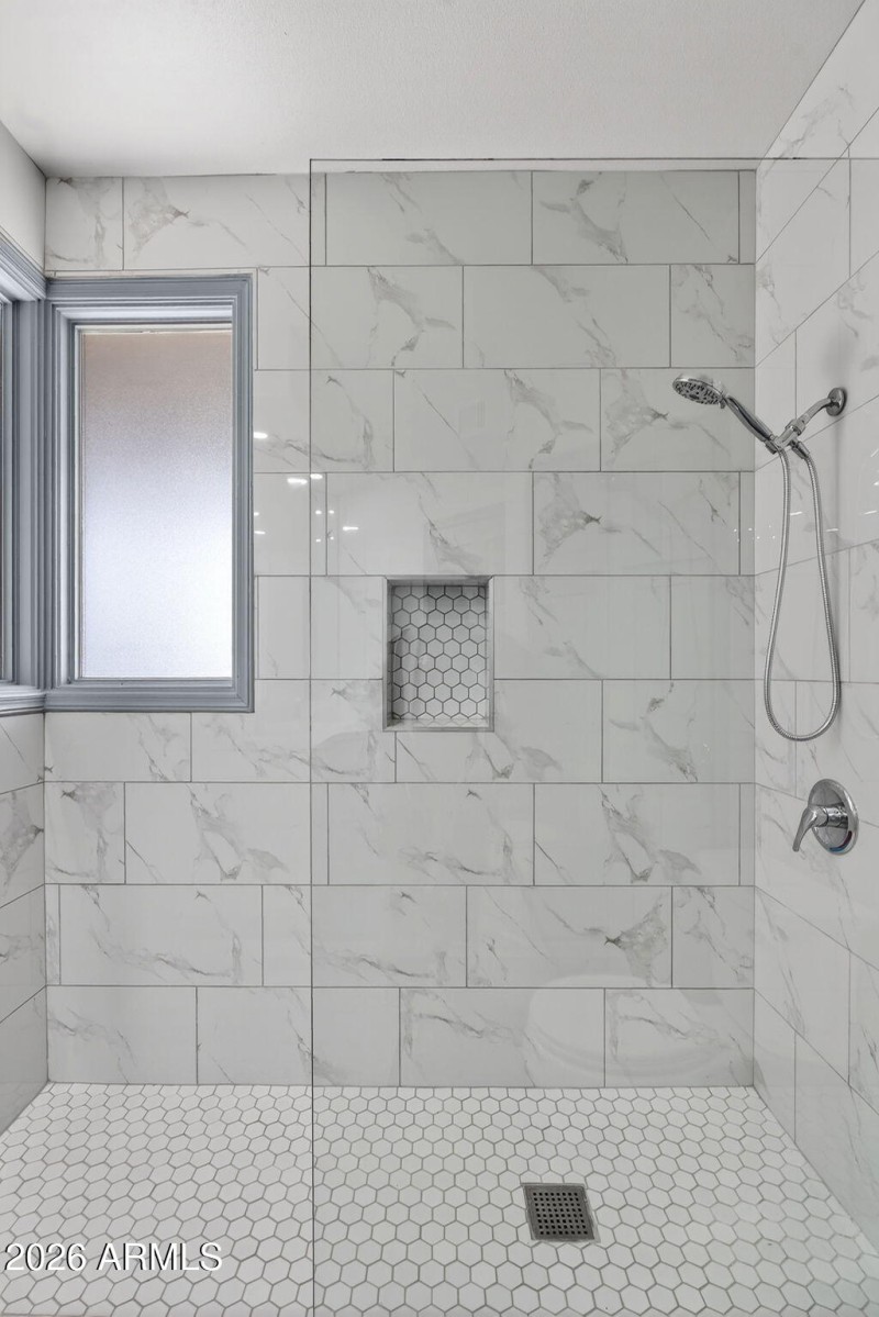 64-web-or-mls-39-E Telegraph Dr